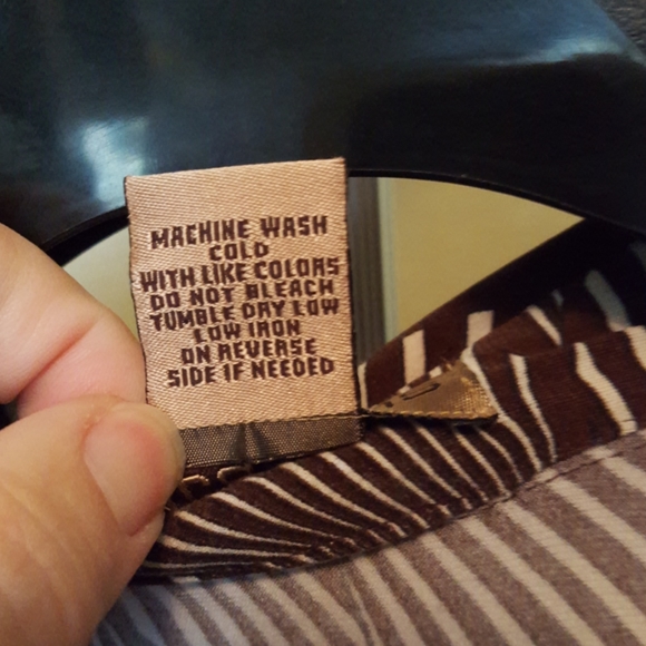 Woman's shortsleeve pattern top - Picture 4 of 4